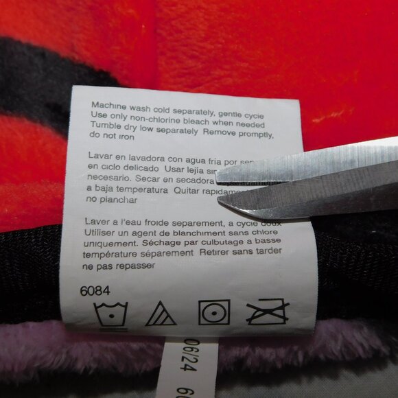 Sanrio Hello Kitty Red White Pink Bows Micro Fleece Plush Blanket 38" x 49" - Picture 5 of 8